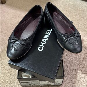 CHANEL Black Ballerines